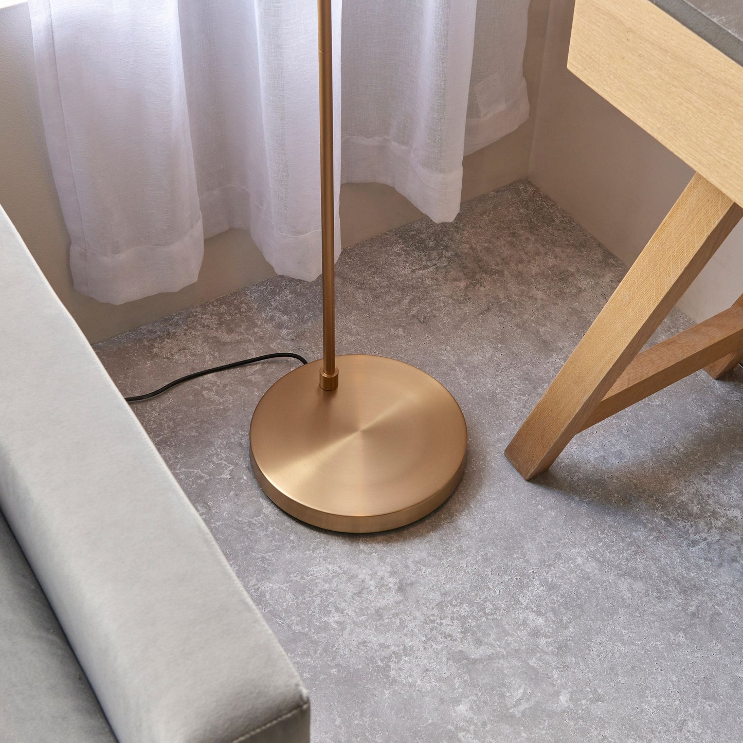 Minimalist Brass Metal Floor Lamp with Adjustable Head