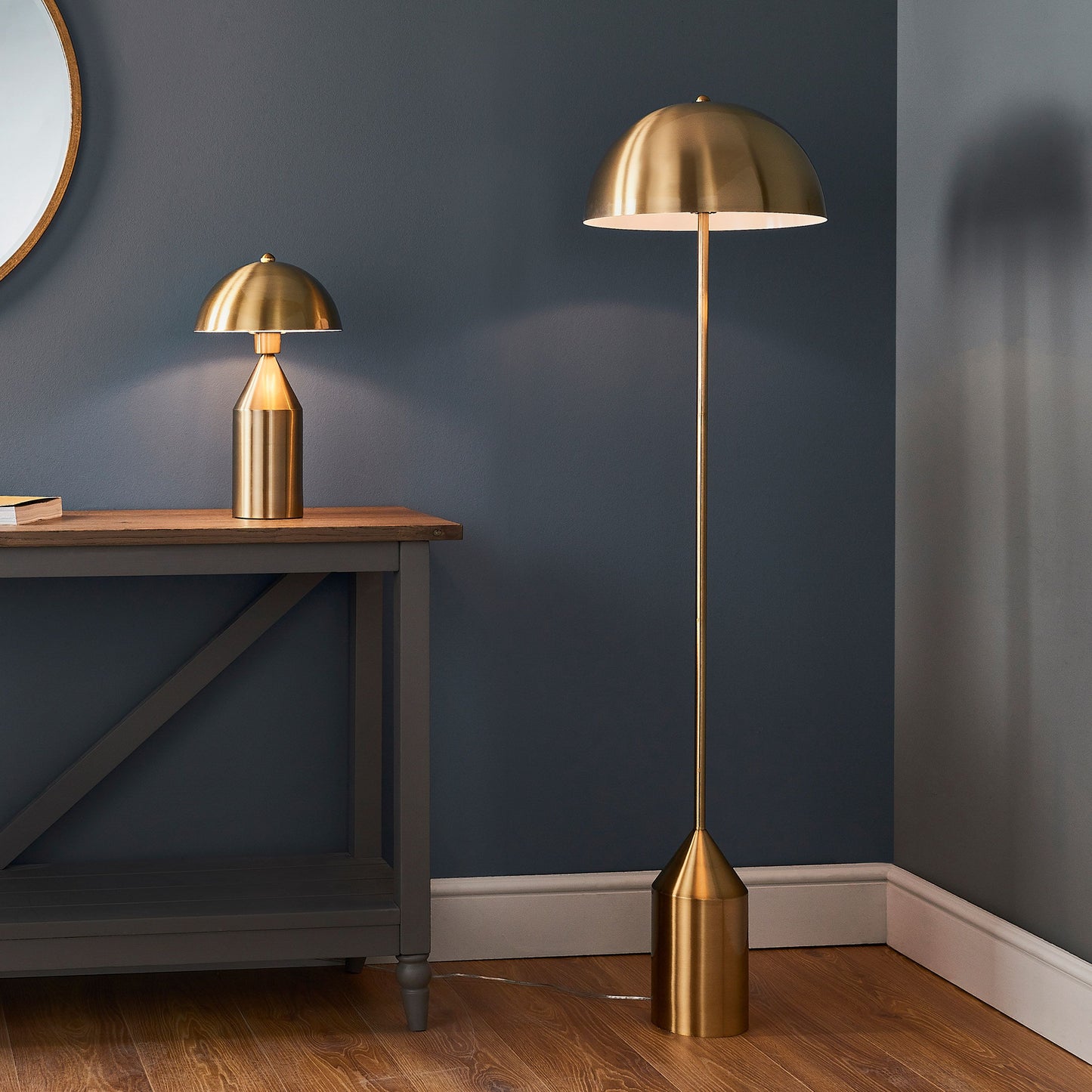 Sophisticated Antique Brass Floor Lamp – Steel Dome Shade & Modern Base