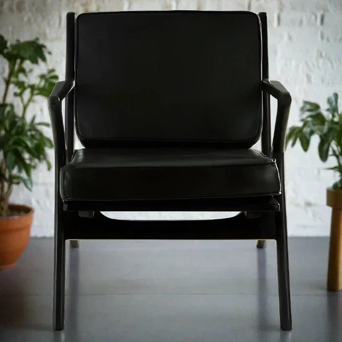 Modern Black Leather Armchair – Teak Frame & Sleek Design