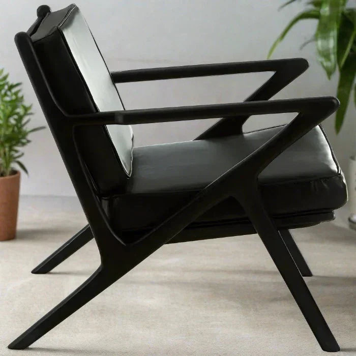 Modern Black Leather Armchair – Teak Frame & Sleek Design