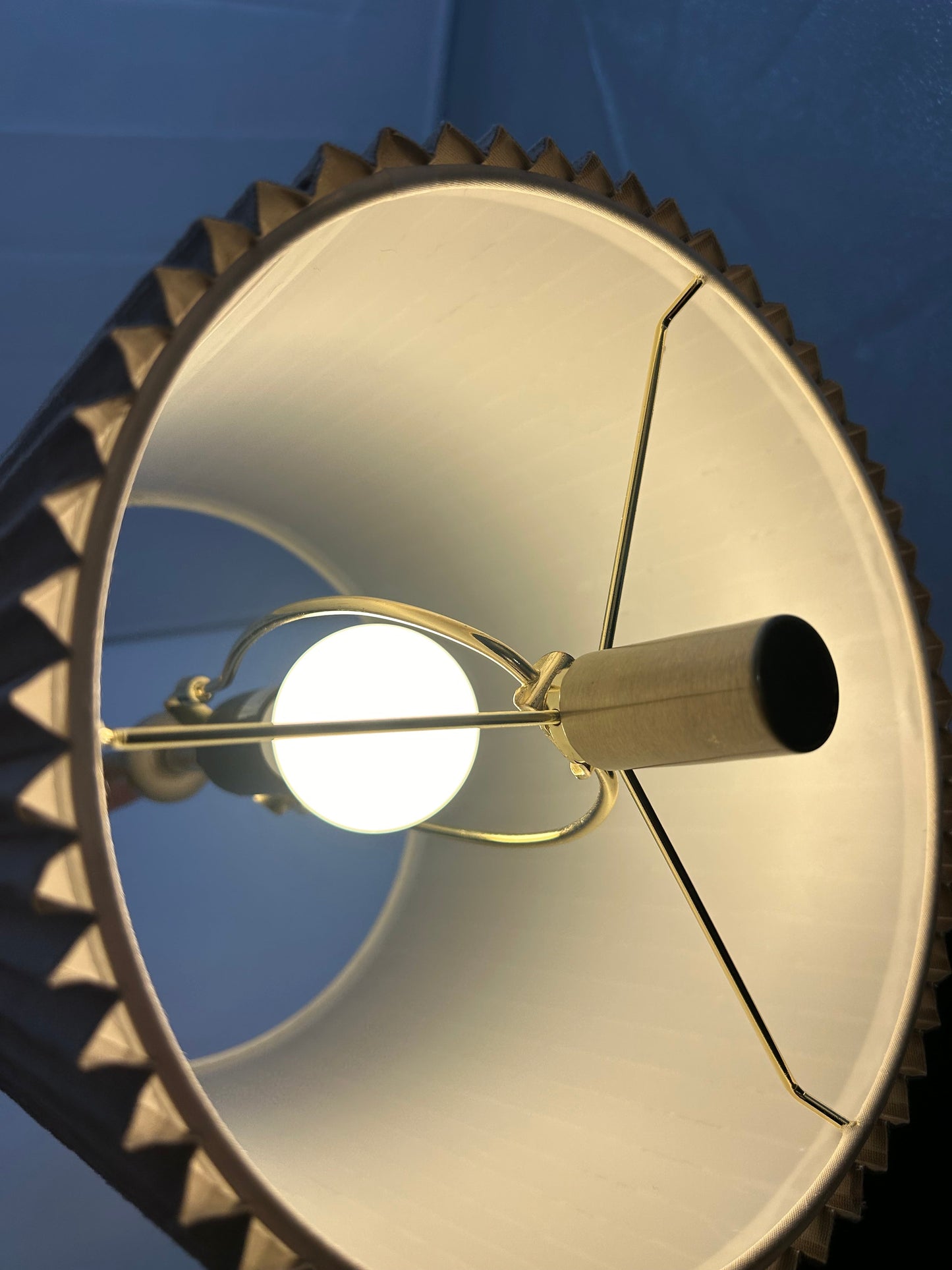 Elegant Gold Metal Table Lamp – Pleated Beige/Grey Shade & Classic Design