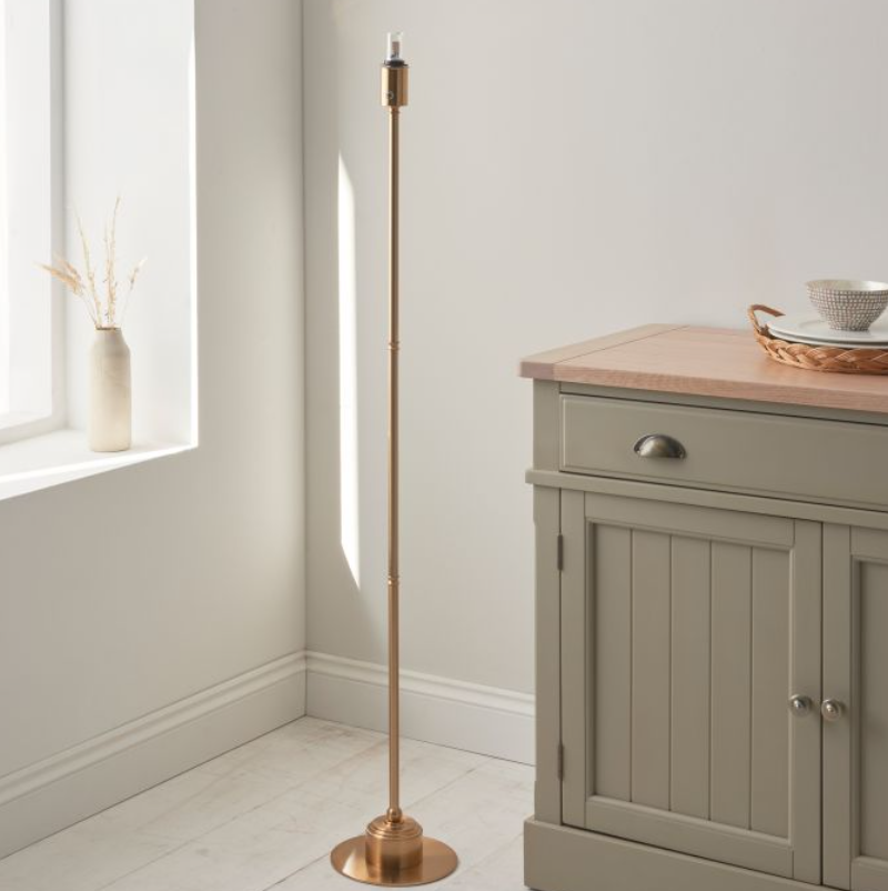 Slim Brushed Aged Brass Floor Lamp – Minimalist Steel Design & LED SMD - Decor Interiors