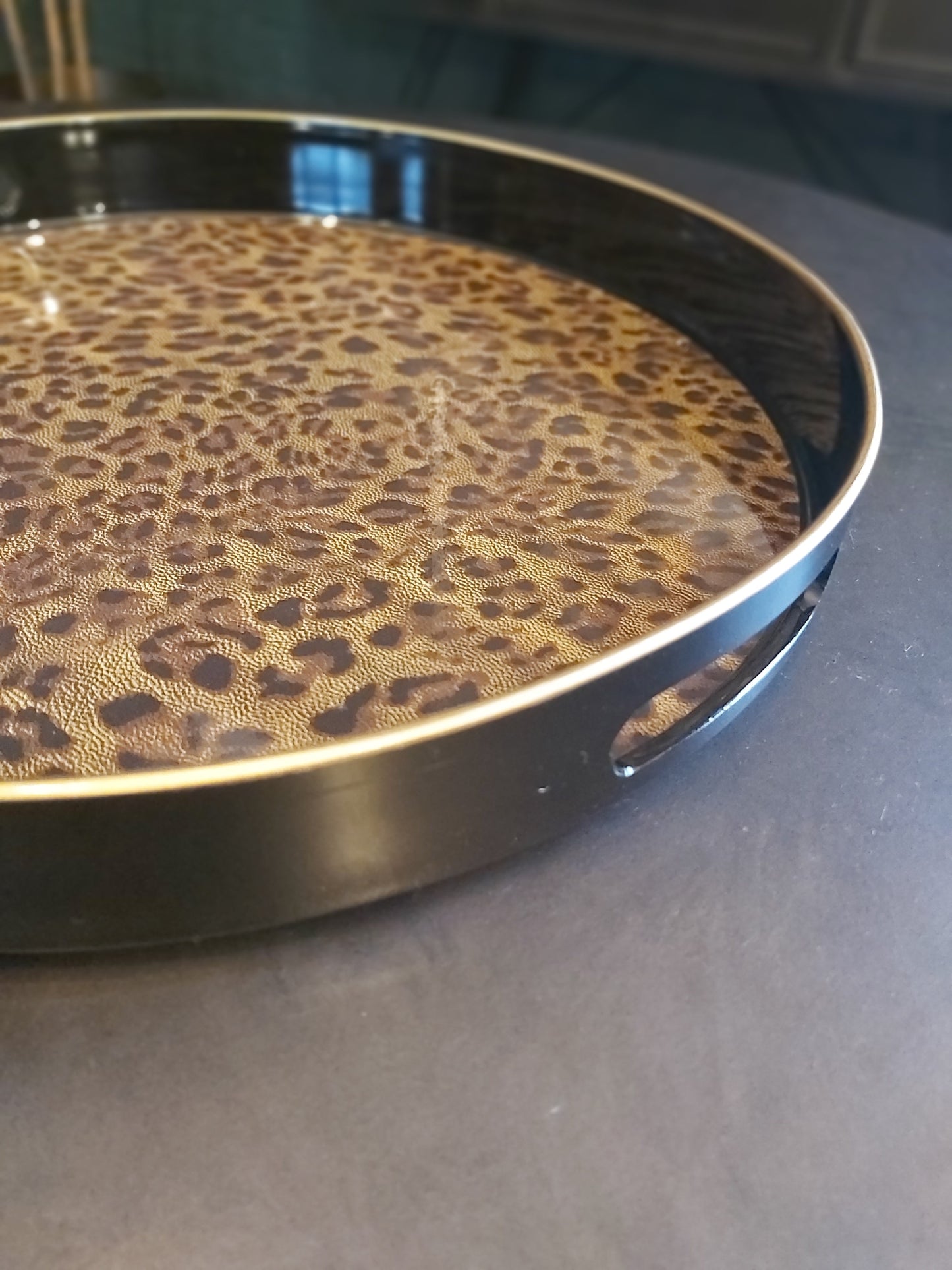 Chic Leopard Print Round Decorative Tray – Black Frame & Gold Accents