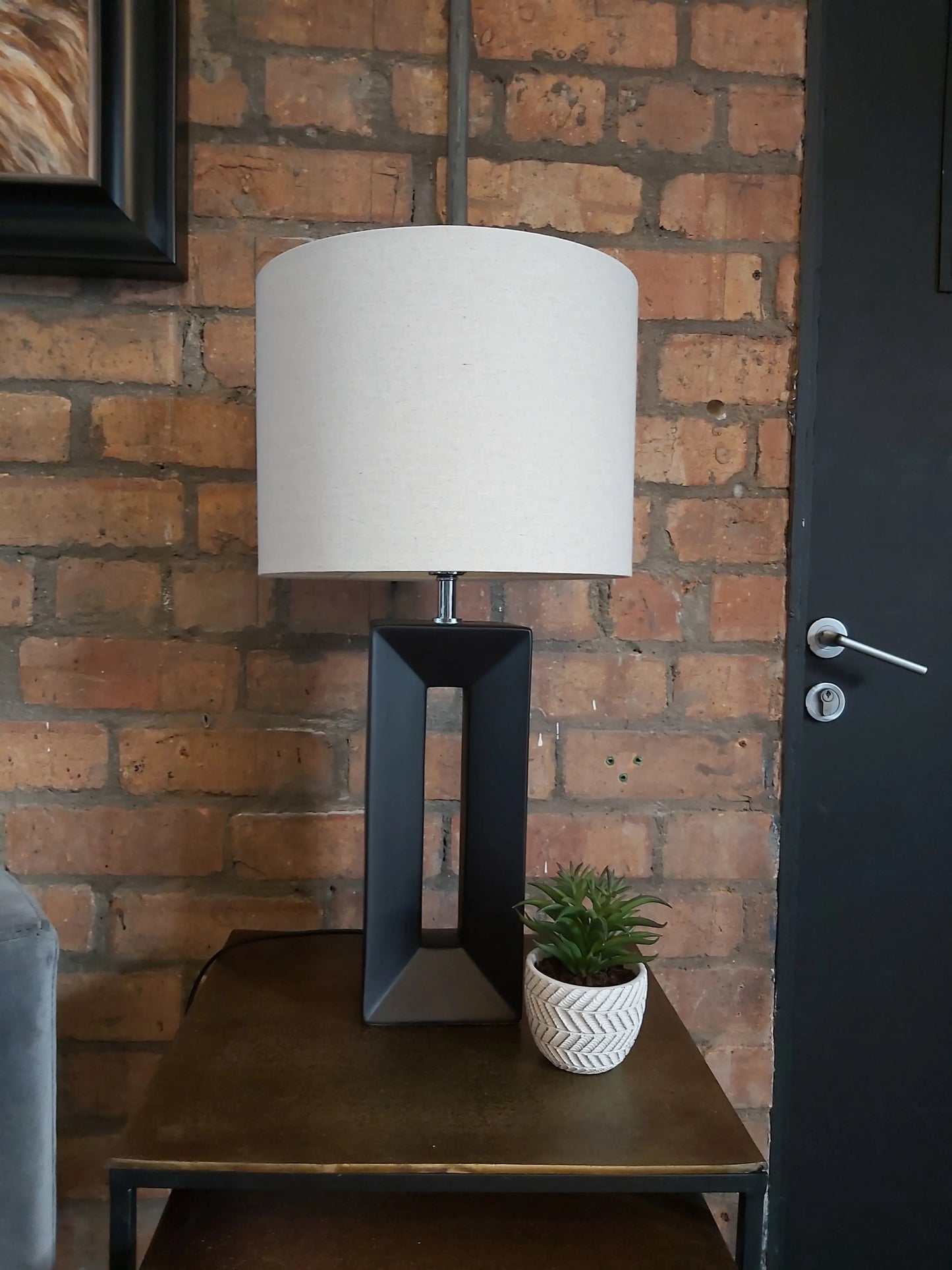 Modern Matt Black Ceramic Table Lamp – Off-White Cotton Shade
