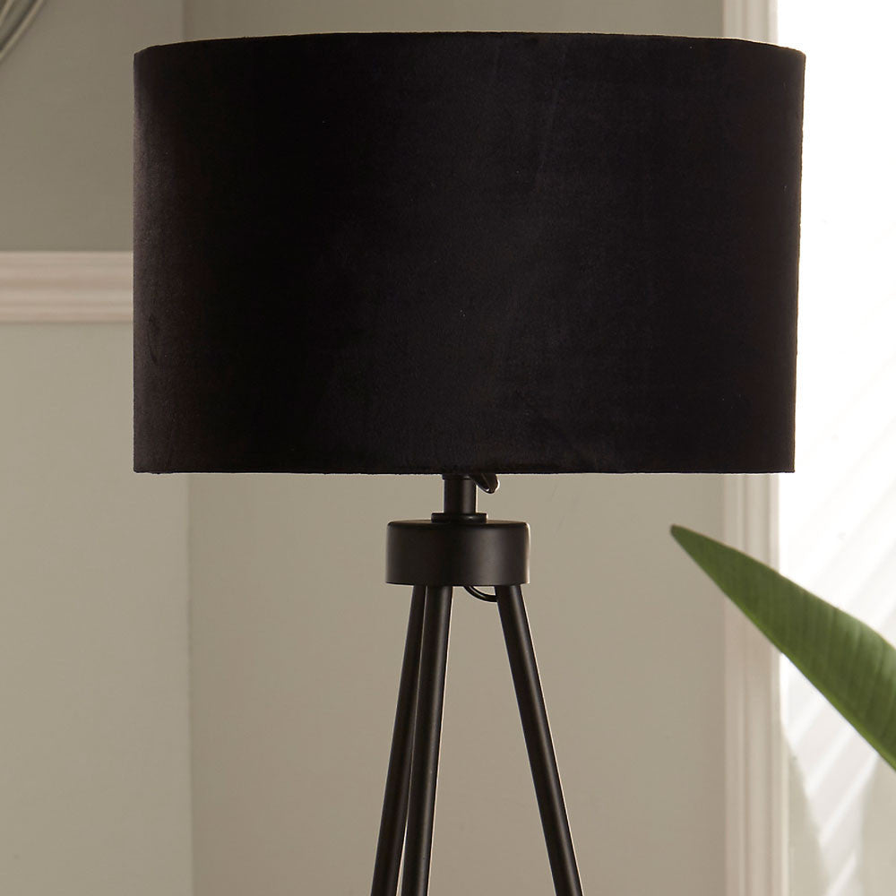 Sophisticated Matt Black Tripod Floor Lamp – Minimalist Metal Design