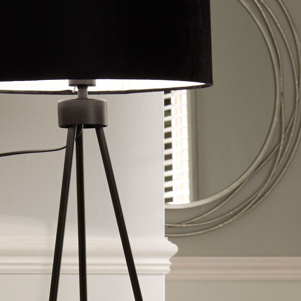 Sophisticated Matt Black Tripod Floor Lamp – Minimalist Metal Design