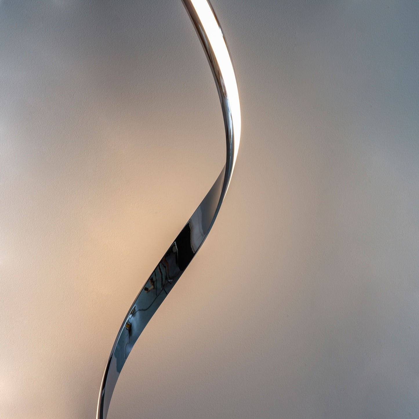 Modern Chrome LED Floor Lamp – Sculptural Design & Warm White Light
