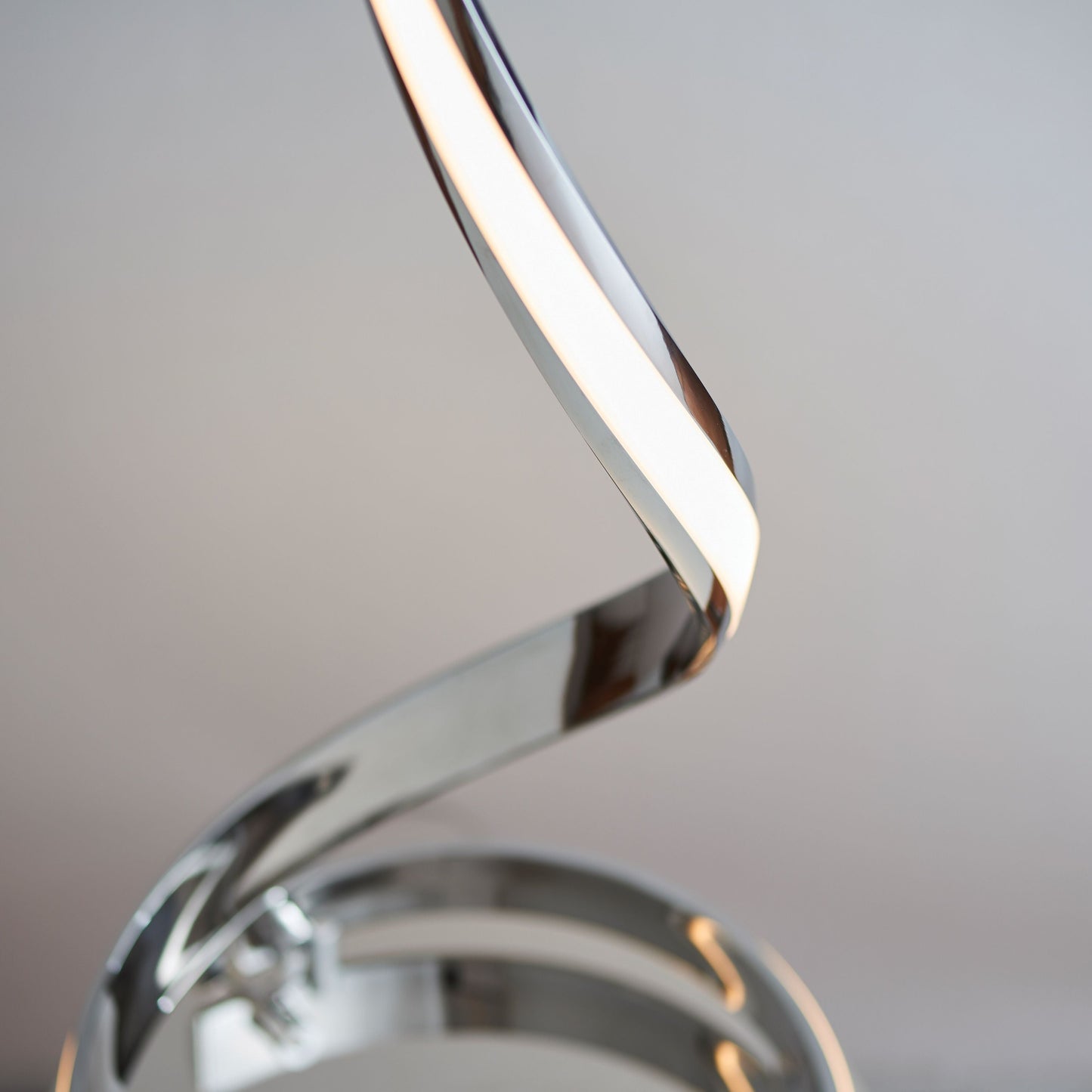 Modern Chrome LED Floor Lamp – Sculptural Design & Warm White Light