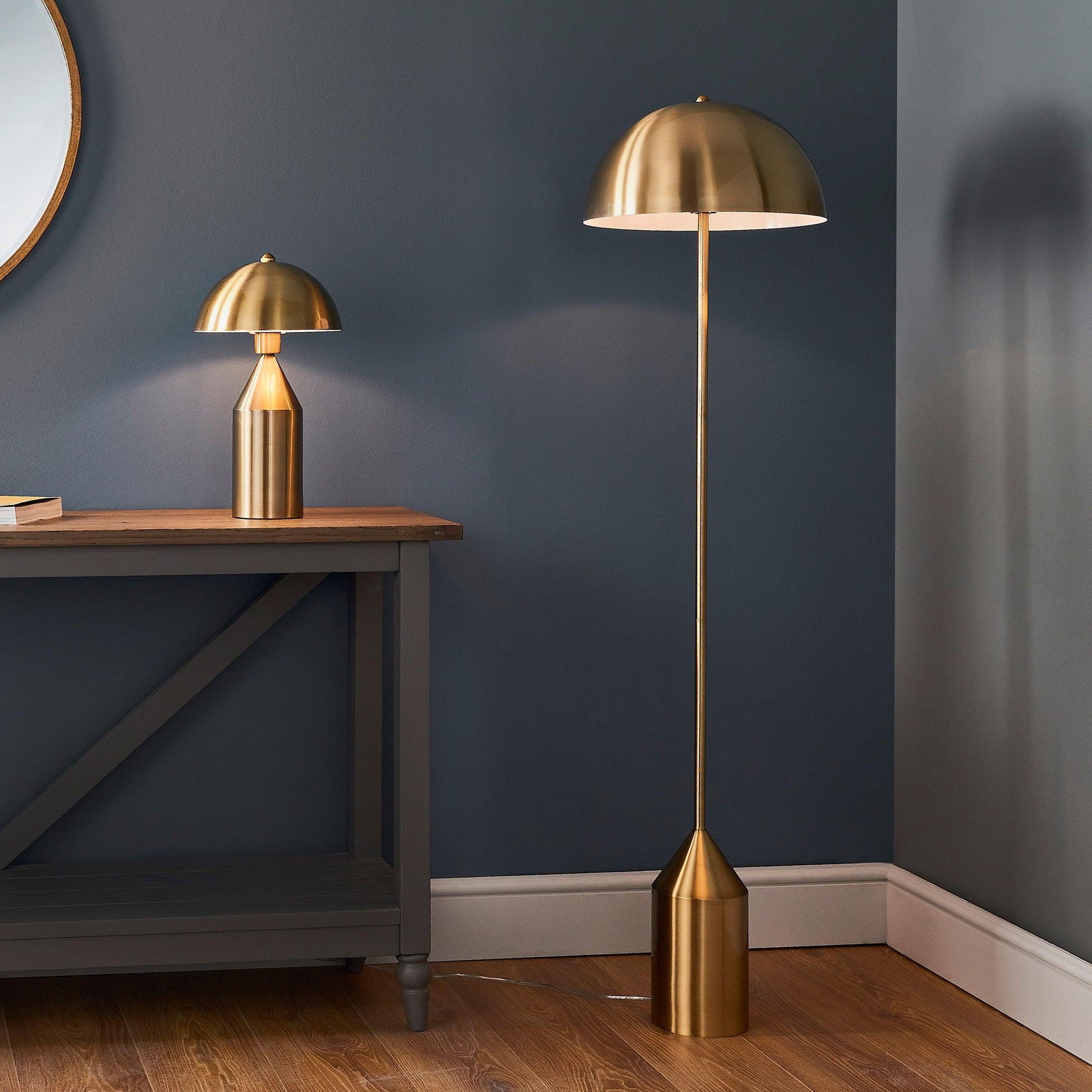 Sophisticated Antique Brass Floor Lamp – Steel Dome Shade & Modern Base  