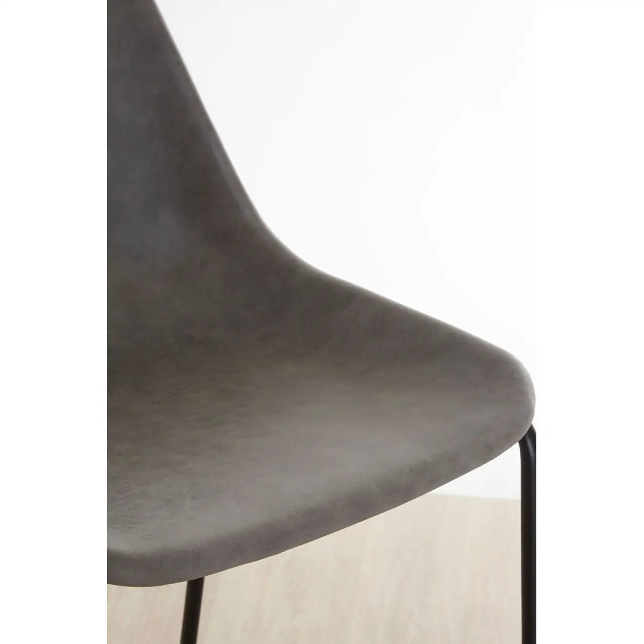 Sleek Black Metal Bar Stool – Leather Seat & Modern Appeal