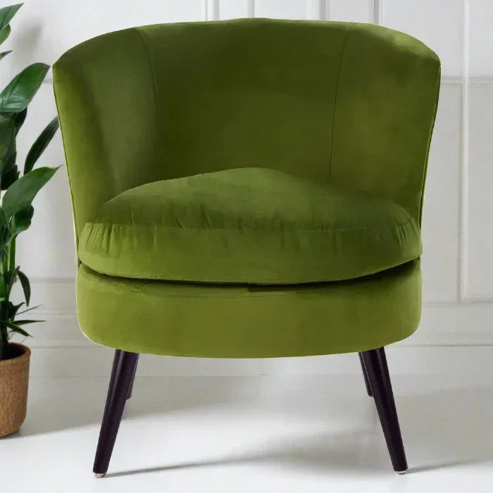 Elegant Green Velvet Accent Chair – Upholstered Seat & Black Metal Legs  