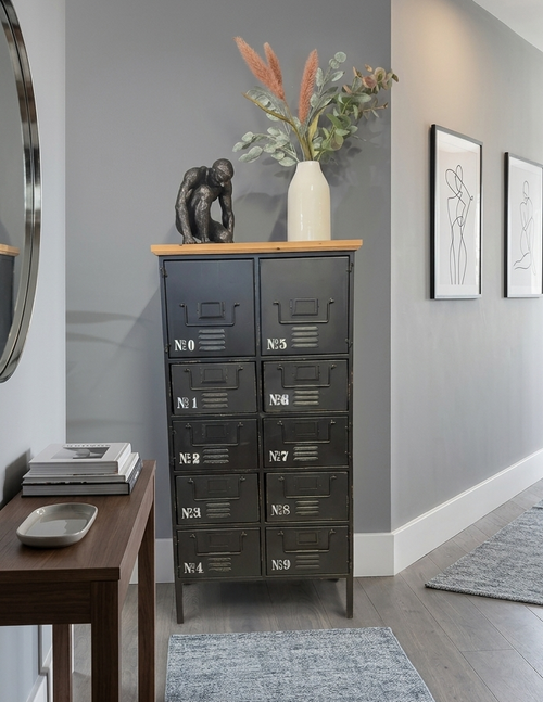 Cabinets / Drawers
