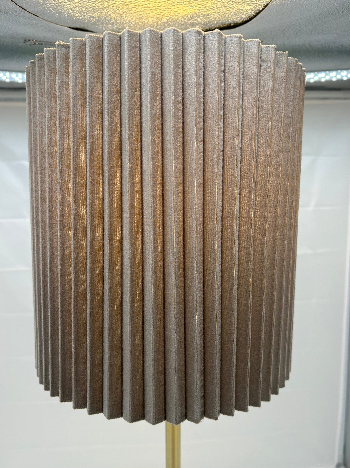 Elegant Gold Metal Table Lamp – Pleated Beige/Grey Shade & Classic Design